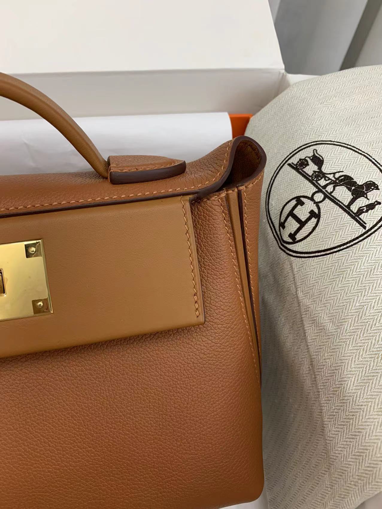 Hermes Kelly Mini 2424 21cm Handbag in Brown Clemence Leather 